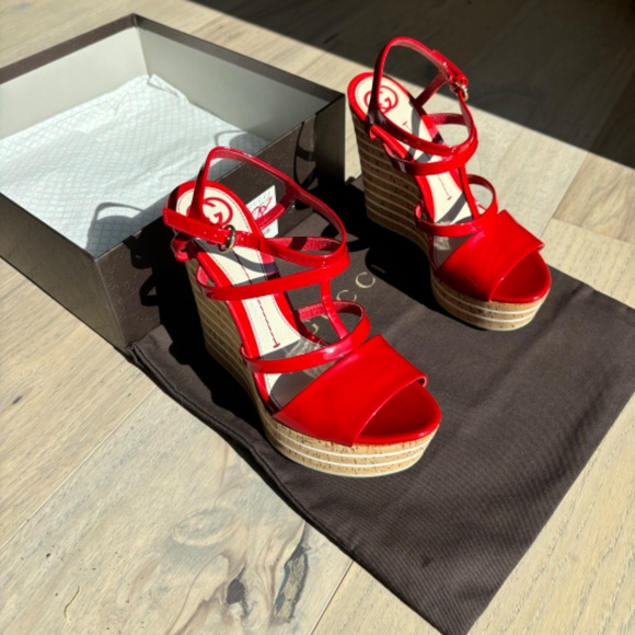 Gucci Red Patent Leather Wedge Sandals - Picture 4 of 7